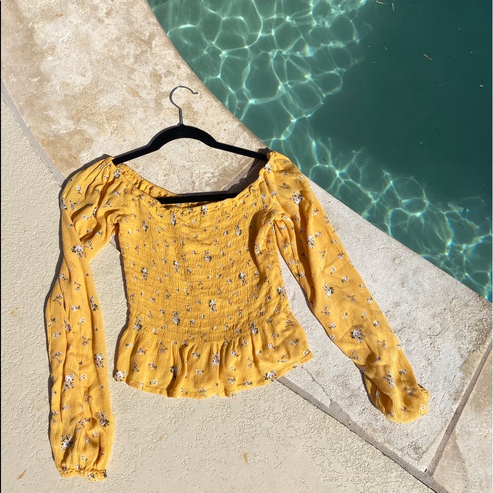 Yellow long sleeves top!